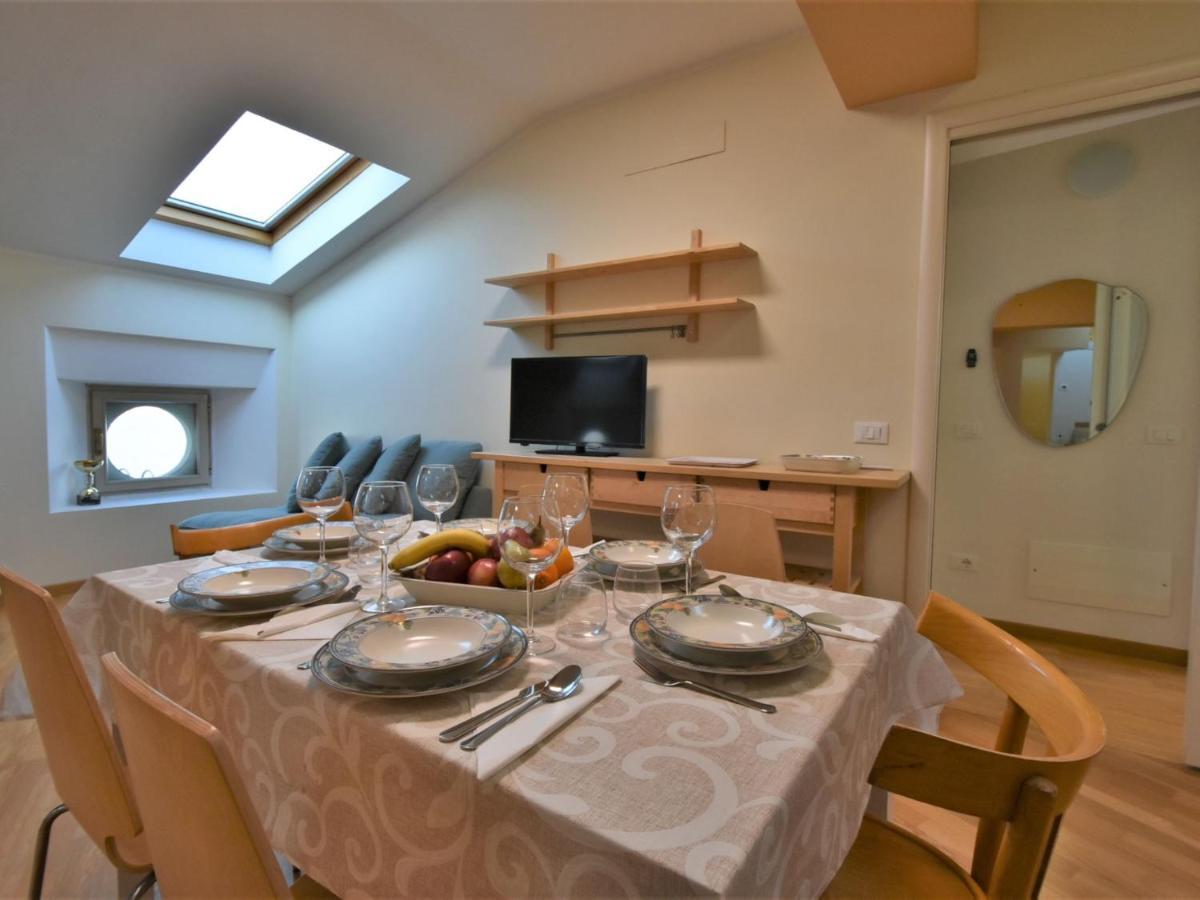 Apartment Duomo Mansarda By Interhome Ιζέο Εξωτερικό φωτογραφία