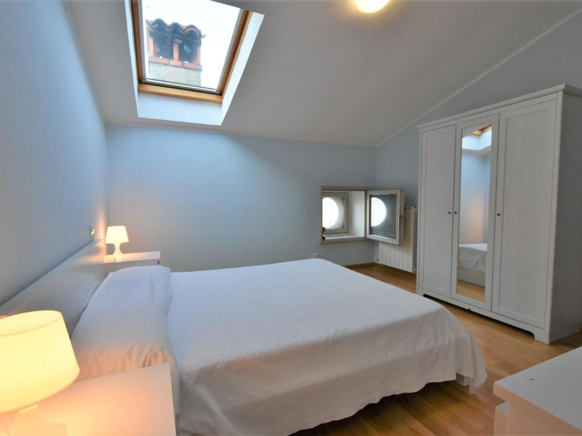 Apartment Duomo Mansarda By Interhome Ιζέο Εξωτερικό φωτογραφία