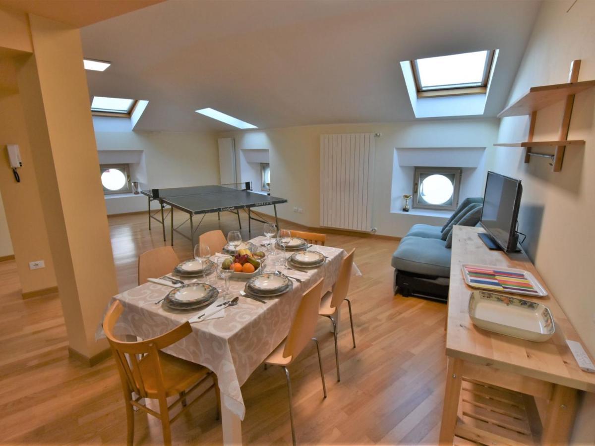 Apartment Duomo Mansarda By Interhome Ιζέο Εξωτερικό φωτογραφία